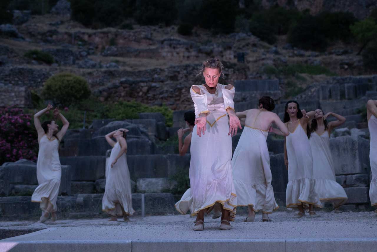 Anamnesis Delphi - The Oracles of Water / Apostolia Papadamaki