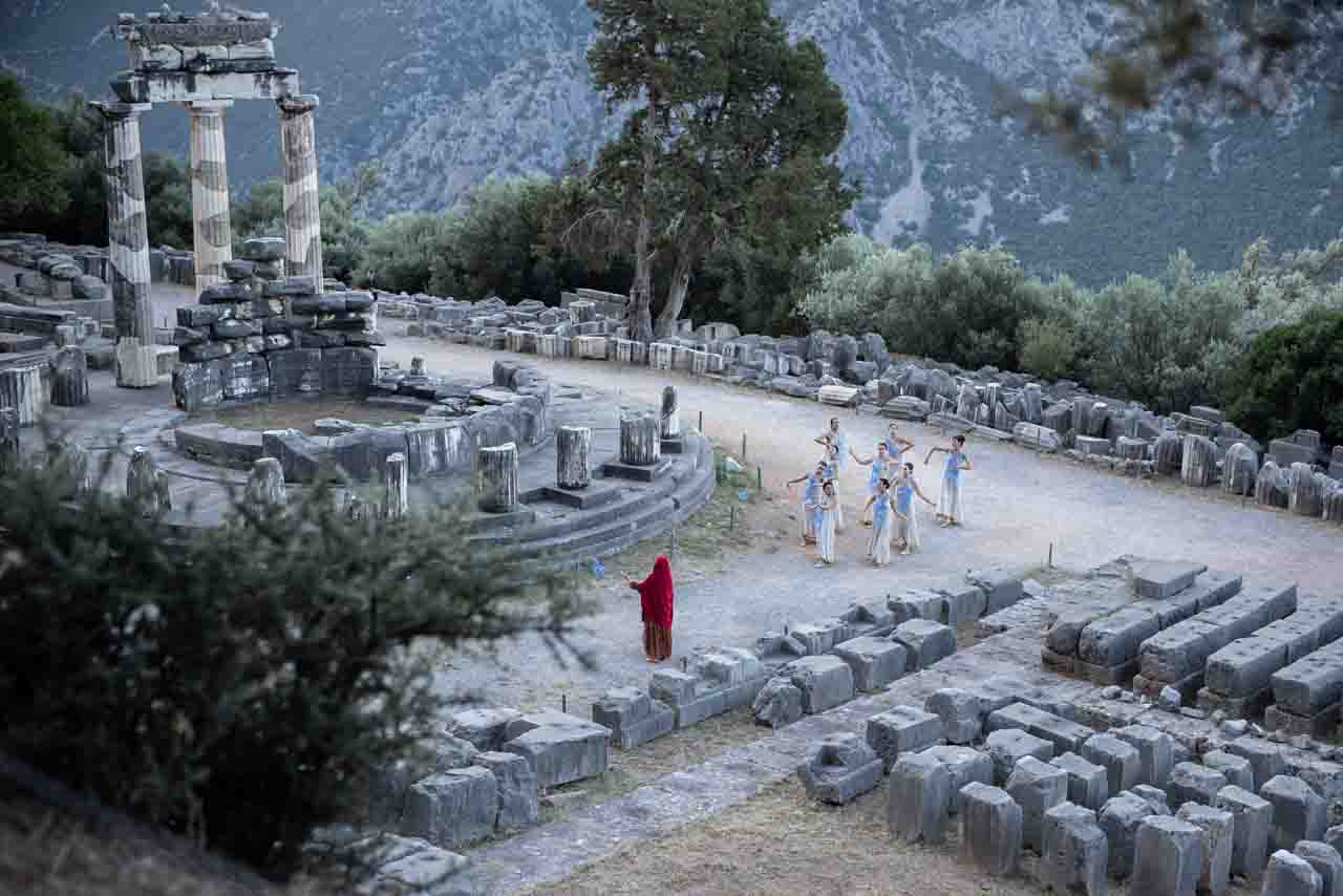 Anamnesis Delphi - The Oracles of Water / Tholos and the performers